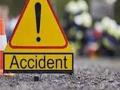 चढावावर जीप उलटून चार जखमी - Marathi News | The jeep overturned on the climb, injuring four | Latest nandurbar News at Lokmat.com