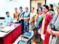 अपर जिल्हाधिकाऱ्यांना महिला मंडळाचे निवेदन - Marathi News | Submission of Women Board to the Additional Collector | Latest nashik News at Lokmat.com
