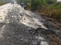 खड्डेच सांगतात परभणीची हद्द - Marathi News | Patch says the parabhani border | Latest chhatrapati-sambhajinagar News at Lokmat.com