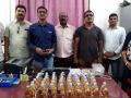 परभणी : चारठाण्यातील जुगार अड्ड्यावर पोलिसांची धाड - Marathi News | Parbhani: Police raid on a four-star gambling stand | Latest parabhani News at Lokmat.com