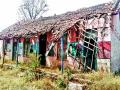 बागलाण : विद्यार्थ्यांच्या सुरक्षिततेसाठी बांधकाम करण्याची मागणी औंदाण्याची शाळा धोकेदायक - Marathi News | Baglan: School threatening demanding to build students for the safety of students | Latest nashik News at Lokmat.com