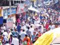 Ganpati Festival : गणरायाच्या स्वागतासाठी बाजारपेठा सजल्या, कणकवलीसह सावंतवाडीत गर्दी - Marathi News | Ganpati Festival: markets to welcome Ganaraya, with the Kankavali crowd in Sawantwadi | Latest sindhudurga News at Lokmat.com