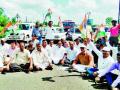 वीज कंपनीविरोधात अंजनेरीला रास्ता रोको - Marathi News | Stop the path to Anjanereala against the power company | Latest nashik News at Lokmat.com