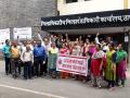 ठाणे जिल्हाधिकारी कार्यालय कर्मचाऱ्यांचे निदर्शने - Marathi News | Thane Collector Office Employees' demonstrations | Latest thane News at Lokmat.com