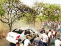 औरंगाबादेत बर्निंग कारचा थरार... - Marathi News | Burning car threw in Aurangabad ... | Latest chhatrapati-sambhajinagar News at Lokmat.com