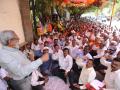 सरकारची रीत नाही बरी, धरणग्रस्त बसती रस्त्यावरी गं - Marathi News | Government's condition is not good, damaged buses, roads | Latest kolhapur News at Lokmat.com