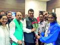 हॅण्डबॉलपटू पूनमचा मुख्यमंत्र्यांच्या हस्ते गौरव - Marathi News | Honorable Poonam Chief Minister of Honor | Latest nagpur News at Lokmat.com