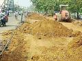 पक्का रस्ता खोदून तयार केला कच्चा रस्ता - Marathi News | The raw road made from the road by digging a paved road | Latest bhandara News at Lokmat.com