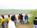 लोणार सरोवराचे बदललेले स्वरुप पाहण्यासाठी पर्यटकांची गर्दी - Marathi News | Crowds of tourists to see the changed appearance of Lonar Lake | Latest buldhana News at Lokmat.com