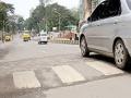 दुभाजकावर चारचाकी आदळून नवरदेवासह १० जण जखमी - Marathi News |  10 people injured including four-wheeler collision with Navareda on a divider | Latest jalgaon News at Lokmat.com