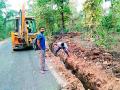 जंगलात मशीनद्वारे खोदकाम; वनसंपदेला पोहोचतोय धोका - Marathi News | Excavation by machine in the forest; Danger to forest resources | Latest gadchiroli News at Lokmat.com