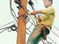 कोरोनाच्या दहशतीतही वीज कर्मचाऱ्यांची अविरत सेवा - Marathi News | Continuous service to power workers even in the horrors of Corona | Latest gadchiroli News at Lokmat.com