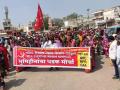 परतूरमध्ये भूमिहिनांनी काढला मोर्चा - Marathi News | Landless marches in Patur | Latest jalana News at Lokmat.com