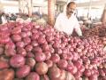 कांदा अनुदानाचे अर्ज भरण्यासाठी शेतकऱ्यांची गर्दी - Marathi News | Farmers' crowd to fill the application for onion grant | Latest nashik News at Lokmat.com