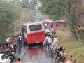 लोहारीजवळ दोन बसेसचा अपघात, सात जखमी - Marathi News | Two buses collide near Lohari, seven injured | Latest jalgaon News at Lokmat.com