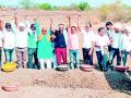 पाणीदार गावासाठी हात श्रमदानाला लागले - Marathi News | Hands of work for a watery village started | Latest vardha News at Lokmat.com