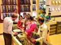 जावईबापूंचा पहिला दसरा पाच हजारांत, सोने पोहोचले 49 हजारांवर - Marathi News | Jawaibapu's first Dussehra at five thousand, gold reached 49 thousand | Latest amravati News at Lokmat.com