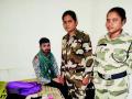 मेयोत १५ दिवसांपासून बुरखा घालून फिरत होता पुरुष; सुरक्षारक्षकांनी पकडून पोलिसांच्या हवाली केले - Marathi News | A man had been walking around wearing a veil for 15 days in Mayotte; The security guards caught him and handed him over to the police | Latest nagpur News at Lokmat.com
