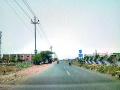 मुंबई-आग्रा  महामार्गावरील सर्व्हिसरोड अंधारात - Marathi News |  Service Road on the Mumbai-Agra Highway in the dark | Latest nashik News at Lokmat.com