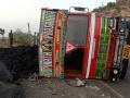 सौताडा घाटात ट्रक उलटून चौघे जखमी - Marathi News | Four injured in truck overturn in Sautada Ghat | Latest beed News at Lokmat.com