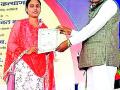 ग्रामीण भागातील विद्यार्थिनी विद्यापीठात प्रथम - Marathi News | Students in rural areas first in university | Latest bhandara News at Lokmat.com