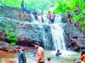 सोमनाथला पावसाळी पर्यटकांची गर्दी - Marathi News | Monsoon rains of rainy season | Latest chandrapur News at Lokmat.com