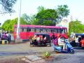 उड्डाणपुलाच्या कामाला सुरुवात; वाहनांच्या गर्दीमुळे अपघाताची शक्यता! - Marathi News | Start work of flyovers; crowd of vehicles, possibility of an accident! | Latest akola News at Lokmat.com