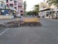 भर रस्त्यातच खड्डा केल्याने वाहनधारकांच्या जीवितास धोका - Marathi News |  Potholes endanger the lives of motorists | Latest nashik News at Lokmat.com