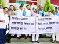 रिफायनरी विरोधात विधानभवनासमोर कोकणच्या आमदारांची निदर्शने - Marathi News | Opponents of Konkan MLAs before the Constabulary against the Refinery | Latest ratnagiri News at Lokmat.com