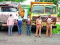 वाळू भरलेले दोन टिप्पर जप्त - Marathi News | Seized two tippers filled with sand | Latest vardha News at Lokmat.com