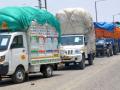 यवतमाळ जिल्ह्यात खरेदी केंद्रांबाहेर कापसाची शेकडो वाहने रांगेत - Marathi News | Hundreds of cotton vehicles line up outside cotton mills in Yavatmal district | Latest yavatmal News at Lokmat.com