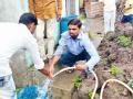यवतमाळ जिल्ह्यातील जवळा येथे बोअरवेलमधून येतेय गरम पाणी - Marathi News | Hot water comes from a borewell near Javatmal district | Latest yavatmal News at Lokmat.com