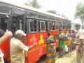 CoronaVirus Lockdown : कसबा बावड्यातील दोनशे श्रमिक बसने कर्नाटकात रवाना - Marathi News | CoronaVirus Lockdown: Two hundred workers from Kasba Bawda left for Karnataka by bus | Latest kolhapur News at Lokmat.com