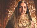 बघा बघा बाहुली न्यारी...!  दीपिका पादुकोणची ‘डॉल’ बाजारात आली - Marathi News | deepika padukones padmaavat character gets a doll in traditional look-ram | Latest filmy News at Lokmat.com