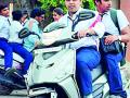 शाळकरी मुलांच्या बेभान वाहतुकीला लगाम केव्हा? - Marathi News | When the childish children's inhuman traffic? | Latest amravati News at Lokmat.com