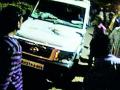 पोलीस जीप शारदा देवीच्या मिरवणुकीत घुसली - Marathi News | Police Jeep entered into the procession of Sharda Devi | Latest amravati News at Lokmat.com