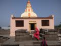 देशातील एकमेव पुरूषोत्तमपुरी देवस्थान विकासापासून दूर - Marathi News | The only Purushottamuri temple in the country is far from the development | Latest beed News at Lokmat.com