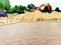 वाहतुकीसाठी रेती तस्करांनी पाेखरली नदीची थडी - Marathi News | Sand smugglers for the transportation of the river Paekharali | Latest bhandara News at Lokmat.com