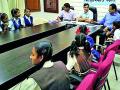 जिल्हाधिकाऱ्यांनी साधला विद्यार्थ्यांशी संवाद - Marathi News | The district collector communicated with the students studied | Latest bhandara News at Lokmat.com