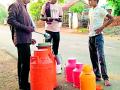 संचारबंदीने दुधाचे दर उतरले - Marathi News | The curfew brought down milk prices | Latest gadchiroli News at Lokmat.com