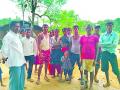 मरमात खांब लागले; मात्र वीज नाही - Marathi News | The pillars of silk began; But there is no electricity | Latest gadchiroli News at Lokmat.com