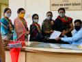 भाजपा महिला मोर्चाचे तहसीलदारांना निवेदन - Marathi News | BJP Mahila Morcha's statement to tehsildar | Latest nashik News at Lokmat.com