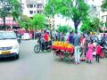 सार्थकनगर चौकाला वाहनथांब्याचे स्वरूप - Marathi News |  The shape of the vehicle in Sarthaknagar Chowk | Latest nashik News at Lokmat.com