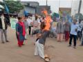 तळोद्यात नर्मदा बचावतर्फे पुतळा दहन - Marathi News | Statue burning at the bottom by Narmada Bachao | Latest nandurbar News at Lokmat.com