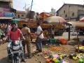 नाशिक महापालिकेकडून रस्त्यांवरील भाजी विक्रेत्यांविरुद्ध कारवाई - Marathi News |  Action against the street vendors of Nashik Municipal Corporation | Latest nashik News at Lokmat.com