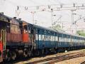 मुंबईला जाणाऱ्या नाशिकच्या चाकरमान्यांनासाठी रेल्वे सुरु करा - Marathi News | Start train for Nashik servants going to Mumbai | Latest nashik News at Lokmat.com