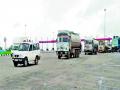 पोलीस बंदोबस्तात  २६ टॅँकर मुंबईला रवाना - Marathi News |  26 tankers leave for Mumbai in police custody | Latest nashik News at Lokmat.com