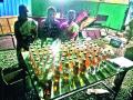 मोहाडी येथे महिलांनी  पकडला अवैध मद्यसाठा - Marathi News | Illegal wines caught by women at Mohali | Latest nashik News at Lokmat.com