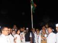नागपुरात काँग्रेस देवडिया भवनावर केले मध्यरात्री ध्वजारोहण - Marathi News | Congress hoisted the flag at midnight at Devadia Bhavan | Latest nagpur News at Lokmat.com