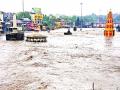 चार धरणांतून विसर्ग : गोदेला पूर - Marathi News |  Four reservoirs of four dams: Godale flood | Latest nashik News at Lokmat.com